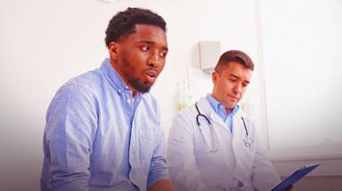 Donovan Mitchell (Cavs) talking to a doctor