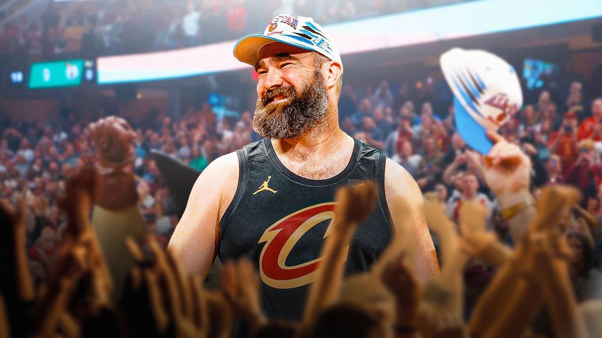 Eagles' Jason Kelce being celebrated at Cavs game