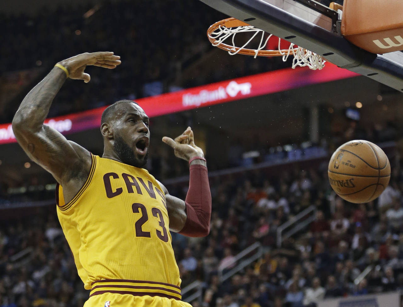 Lebron James Reacts To Demar Derozan S 360 Dunk Attempt On Twitter