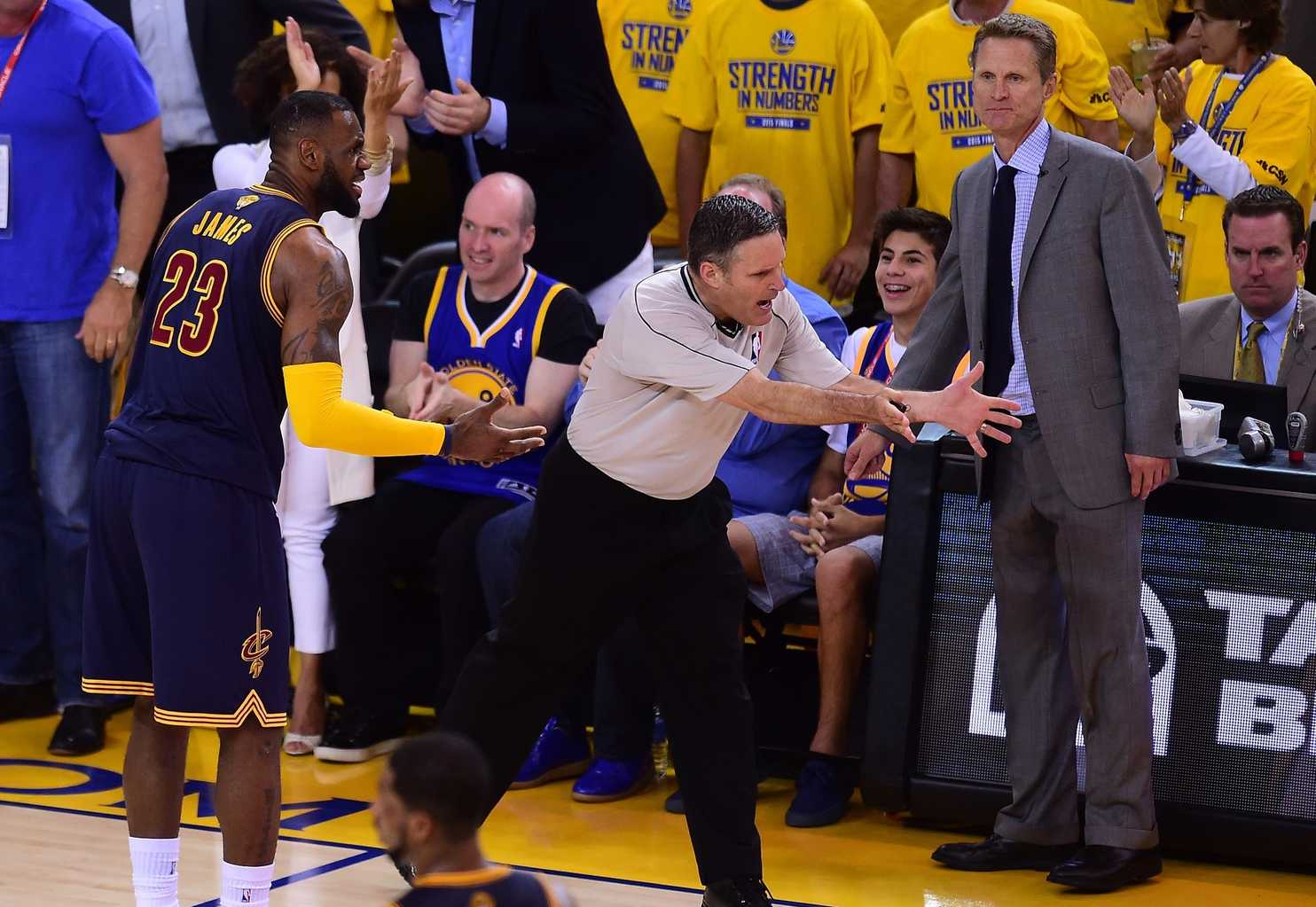 Steve Kerr defends Steph with attack on 
